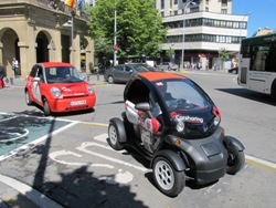 Los ciudadanos de Pamplona ya pueden conducir coches eléctricos con la tarjeta ciudadana